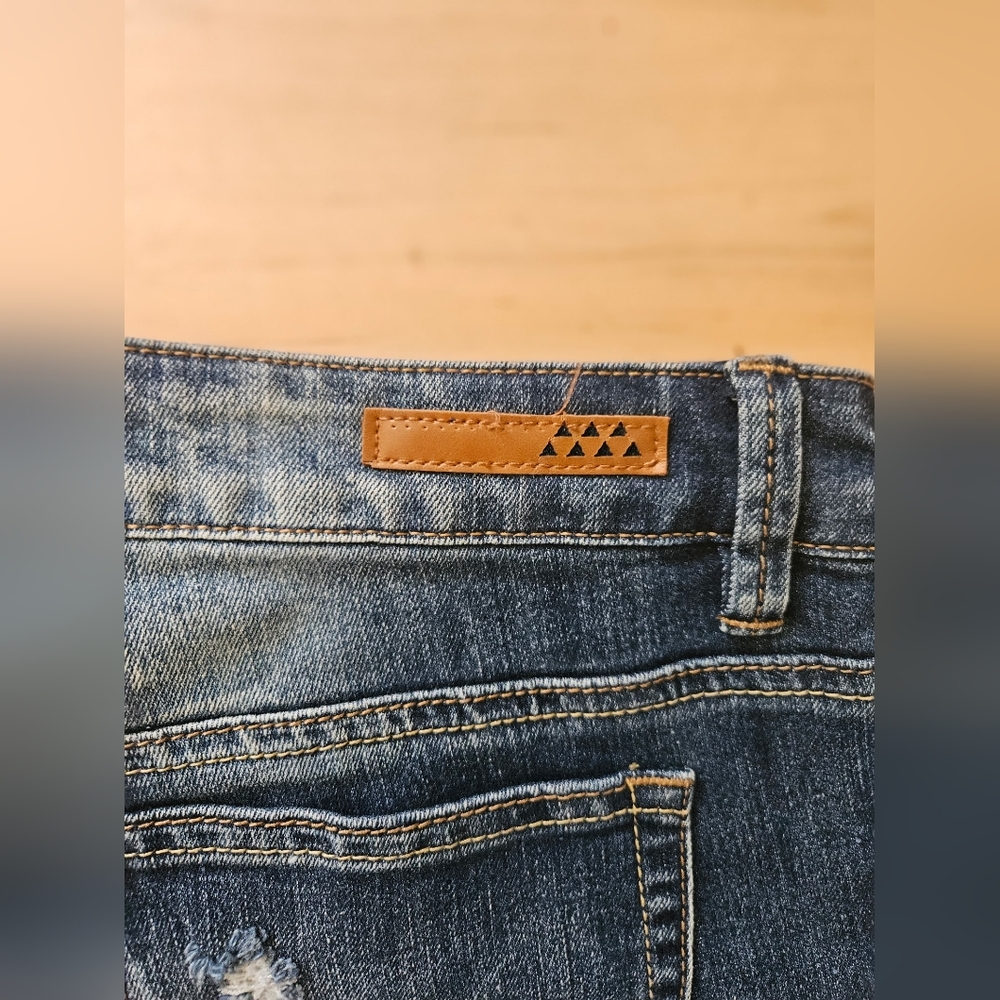 Dollhouse Blue Jeans with Pink Floral Embroidery🌷🌷🌷 - Picture 8 of 9